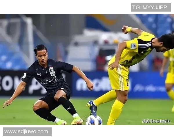 利雅得新月与吉达联合的巅峰对决展现沙特足球魅力与激情 利雅得新月与吉达联合的巅峰对决展现沙特足球魅力与激情